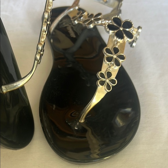 Source Unknown Black and Gold Sandals with Elegant Metallic Accents #200 - Picture 4 of 9